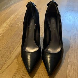 Black classic pumps